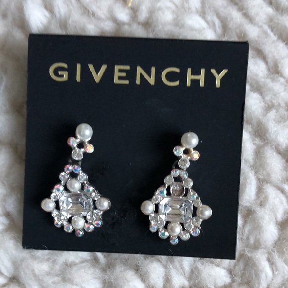 Givenchy earnings - Picture 2 of 3